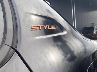 Peugeot 208 1.2 PureTech 100 Style picture 21