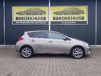 Toyota Auris 1.8 Hybrid Lease picture 4