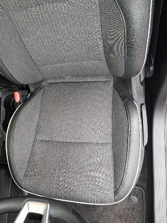 Renault Clio 1.0 TCe Intens picture 24