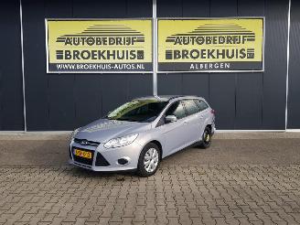 skadebil auto Ford Focus Wagon 1.0 EcoBoost Trend 2013/10