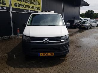 Volkswagen Transporter 2.0 TDI L2H3 Highline Koelwagen picture 3