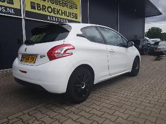 Peugeot 208 1.2 e-VTi Active AUTOMATIC picture 7