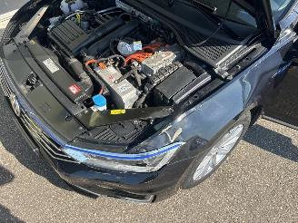 Volkswagen Passat Variant 1.4 TSI GTE Connected Series picture 11