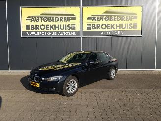 uszkodzony samochody osobowe BMW 3-serie 320i Executive 2012/5