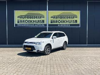 krockskadad bil auto Mitsubishi Outlander 2.0 PHEV Executive Edition 2015/9