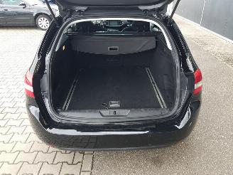 Peugeot 308 SW 1.2 PureTech Blue Lease Executive picture 15