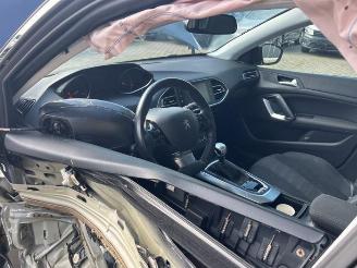 Peugeot 308 308 SW (L4/L9/LC/LJ/LR), Combi 5-drs, 2014 / 2021 1.2 12V e-THP PureTech 130 picture 19