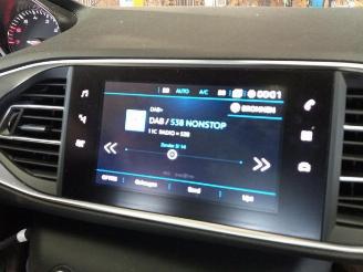 Peugeot 308 308 SW (L4/L9/LC/LJ/LR), Combi 5-drs, 2014 / 2021 1.2 12V e-THP PureTech 130 picture 26