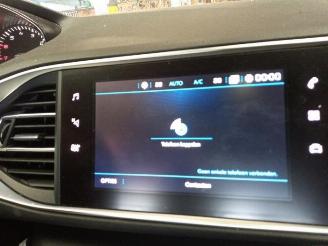 Peugeot 308 308 SW (L4/L9/LC/LJ/LR), Combi 5-drs, 2014 / 2021 1.2 12V e-THP PureTech 130 picture 25