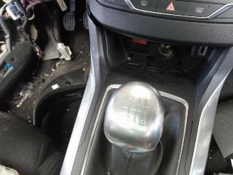 Peugeot 308 308 SW (L4/L9/LC/LJ/LR), Combi 5-drs, 2014 / 2021 1.2 12V e-THP PureTech 130 picture 31