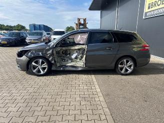 Peugeot 308 308 SW (L4/L9/LC/LJ/LR), Combi 5-drs, 2014 / 2021 1.2 12V e-THP PureTech 130 picture 2