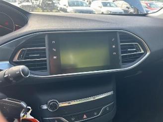 Peugeot 308 308 SW (L4/L9/LC/LJ/LR), Combi 5-drs, 2014 / 2021 1.2 12V e-THP PureTech 130 picture 16
