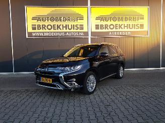damaged passenger cars Mitsubishi Outlander 2.4 PHEV Intense 2019/1