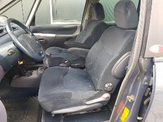 Renault Grand-espace 2.2 dCi Authentique picture 10