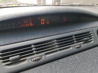 Renault Grand-espace 2.2 dCi Authentique picture 14