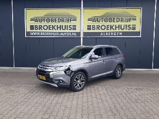 Damaged car Mitsubishi Outlander 2.2 DI-D Instyle 4WD 7-persoons 2015/9