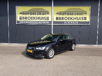 Coche accidentado Audi A3 Sportback 1.6 TDI ultra Attraction Pro Line 2015/5