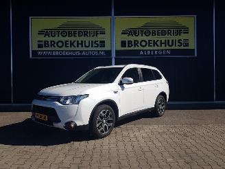 Voiture accidenté Mitsubishi Outlander 2.0 PHEV Executive Edition X-Line 2014/12
