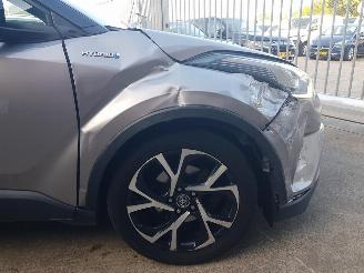 Toyota C-HR 1.8 Hybrid Bi-Tone Plus picture 11