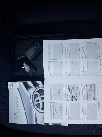 Toyota C-HR 1.8 Hybrid Bi-Tone Plus picture 21