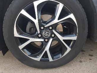 Toyota C-HR 1.8 Hybrid Bi-Tone Plus picture 30