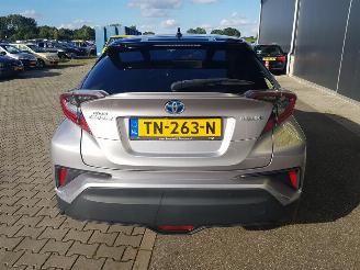Toyota C-HR 1.8 Hybrid Bi-Tone Plus picture 5