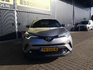 Toyota C-HR 1.8 Hybrid Bi-Tone Plus picture 3