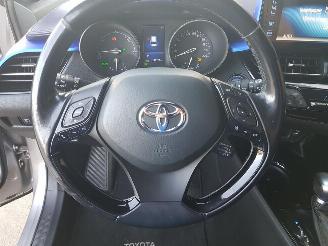 Toyota C-HR 1.8 Hybrid Bi-Tone Plus picture 17