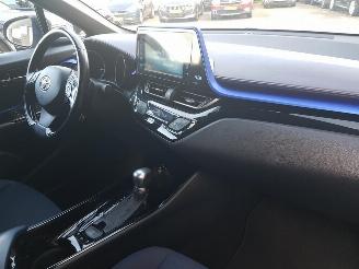 Toyota C-HR 1.8 Hybrid Bi-Tone Plus picture 16