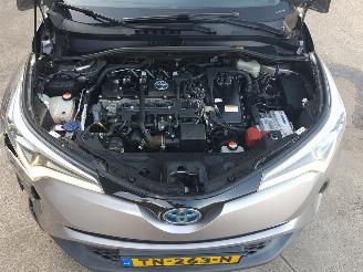 Toyota C-HR 1.8 Hybrid Bi-Tone Plus picture 12