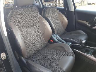 Peugeot 2008 1.2 VTi Allure Pack Premium Plus picture 20