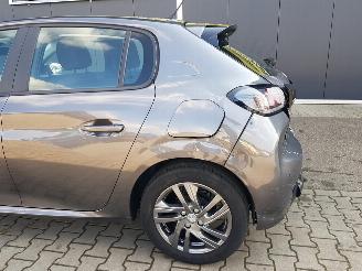 Peugeot 208 1.2 PureTech Active Pack picture 9
