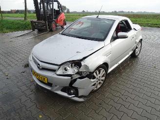 Opel Tigra Twin Top Cabrio 1.4 16V picture 3