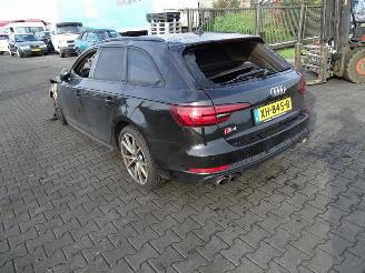 Audi S4 AVANT 3.0 TFSi picture 2