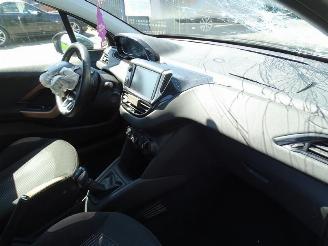 Peugeot 208 1.2 Vti picture 8