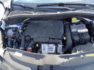 Peugeot 2008 1.2 12v picture 8