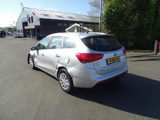 Kia Cee d Sportswagon 1.6 GDi picture 2