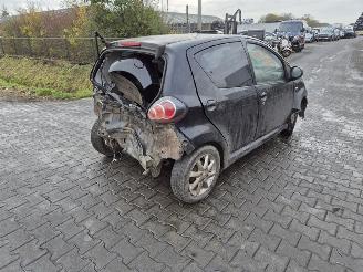 Salvage car Toyota Aygo 1.0 12v 2010/9