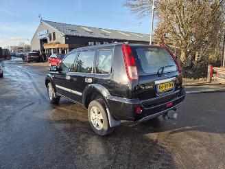Nissan X-Trail 2.2 dCi picture 2