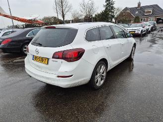 skadebil auto Opel Astra SPORTS TOURER 1.4 Turbo 2011/9