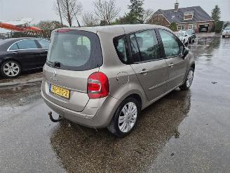 damaged passenger cars Renault Modus 1.6 16v 2010/7