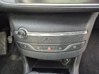 Peugeot 308 SW 1.2 12v picture 8