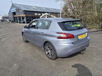 Peugeot 308 1.2 12v THP picture 2