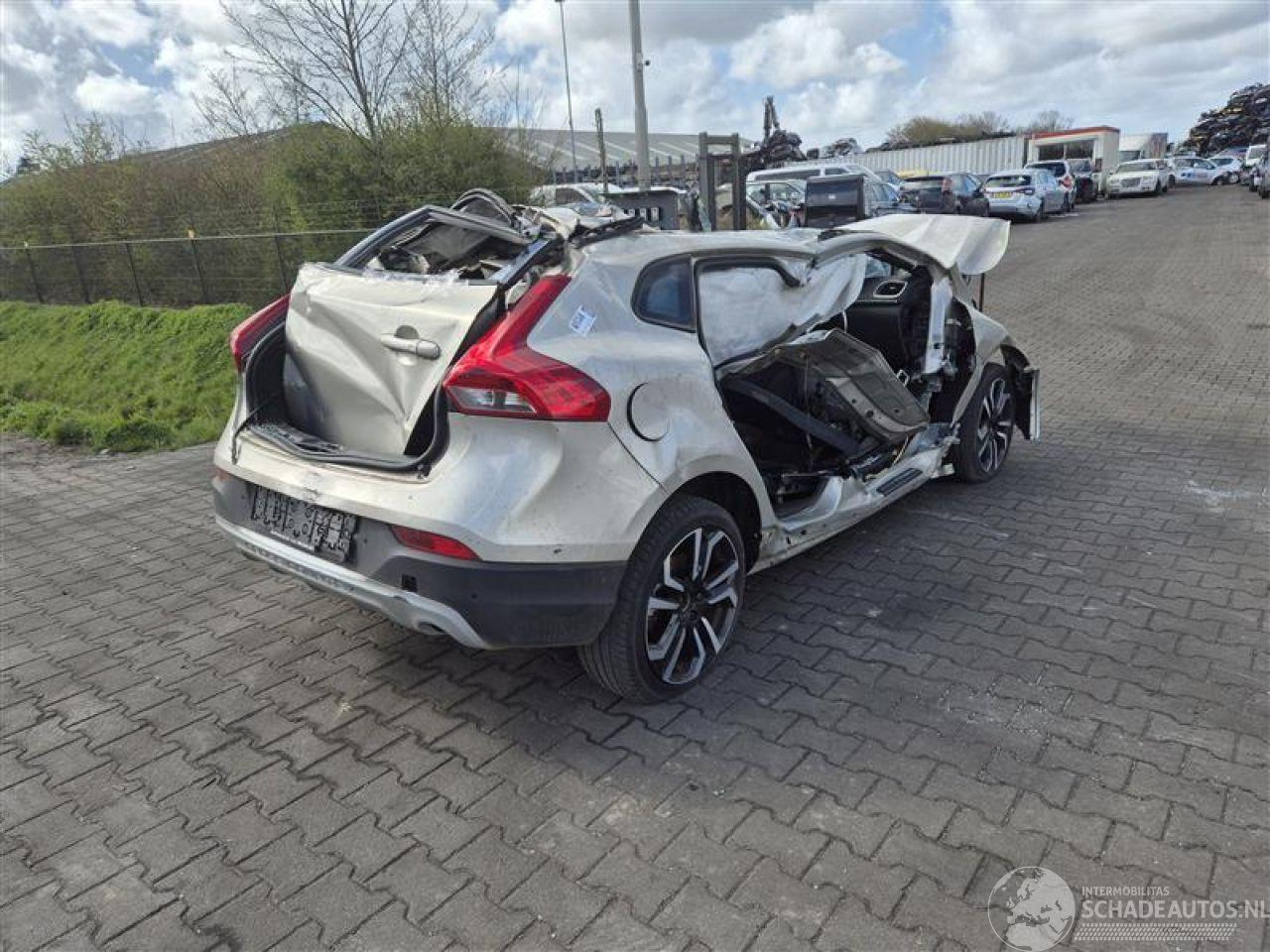 Volvo V-40 Cros Contry 1.5 T3