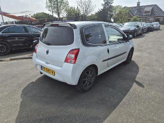 Vaurioauto  passenger cars Renault Twingo 1.2 16v 2011/11