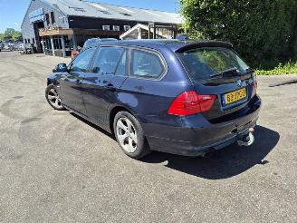 BMW 3-serie 320i Touring picture 2