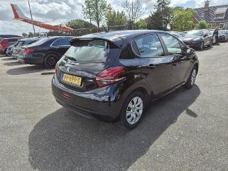 Unfallwagen Peugeot 208 1.2 Vti 2017/1