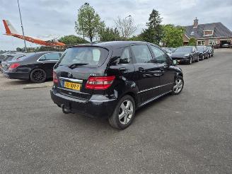 skadebil auto Mercedes B-klasse 180 CDi 2009/4