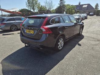skadebil auto Volvo V-60 T3 2012/5