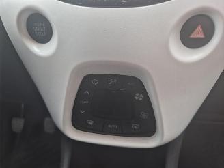 Peugeot 108 1.0 12v picture 6